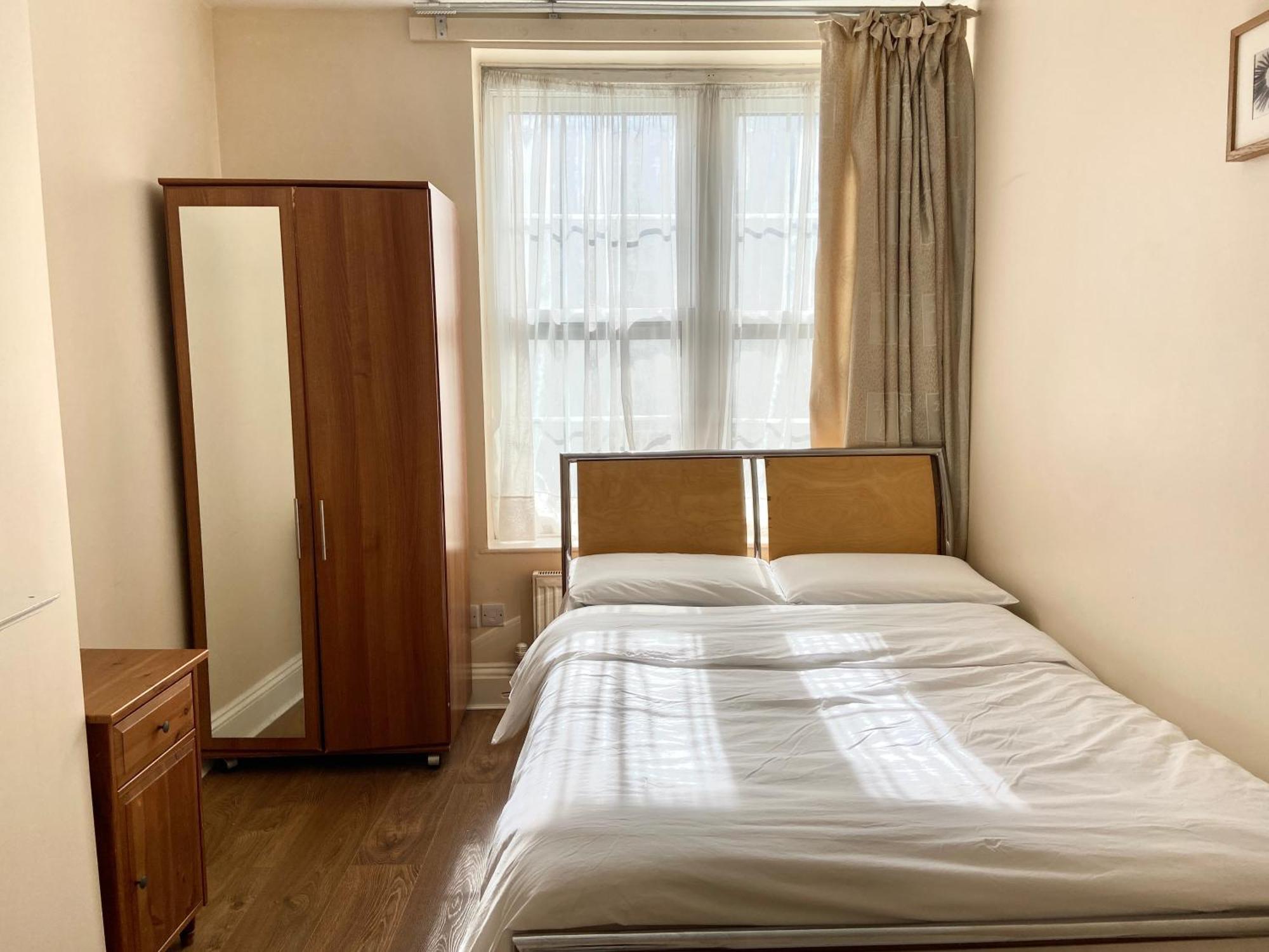 Separate Rooms By The Thames ลอนดอน ภายนอก รูปภาพ