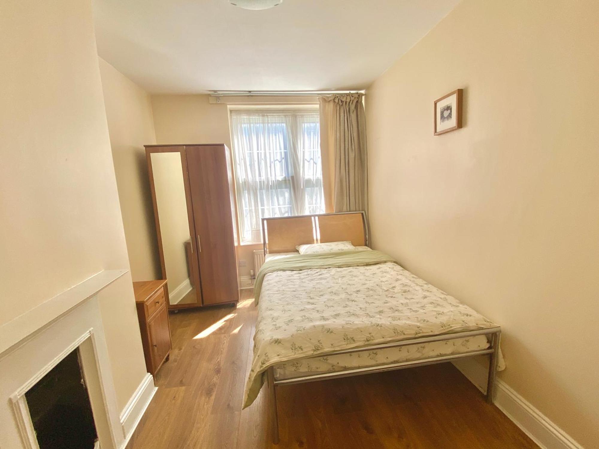 Separate Rooms By The Thames ลอนดอน ภายนอก รูปภาพ